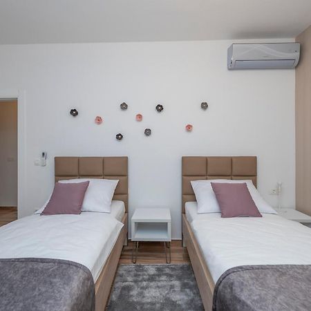 Luxury Apartments - La Vir 1 & 2 Exterior photo